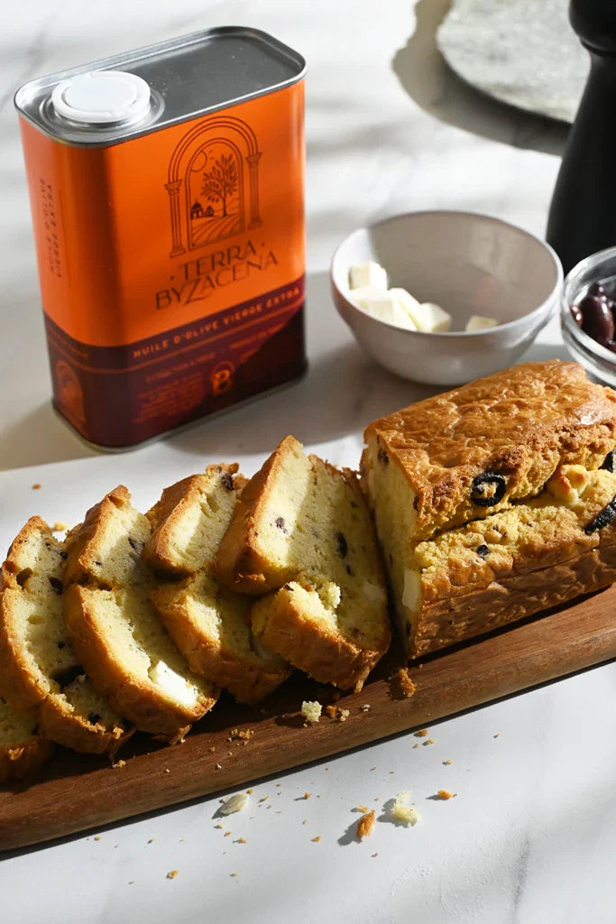 Cake salé aux olives, feta et huile d’olive